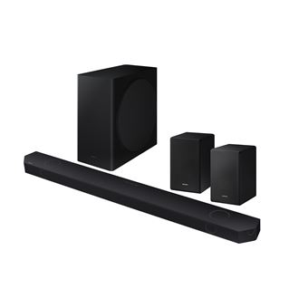 Bild zeigt die Samsung HW-Q850D Dolby Atmos Soundbar mit den SWA-9500S Lautsprechern, die für ein intensives Heimkinoerlebnis mit 3D-Sound und kabellosen Bässen sorgen.