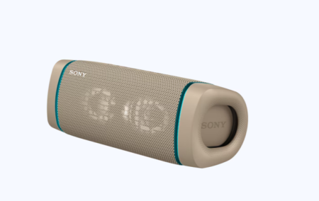 Sony XB33 Bluetooth Extra Bass tragbarer Lautsprecher mit robustem wasserfestem Design und integrierten LED-Lichteffekten für Outdoor Nutzung auf neutralem Hintergrund
