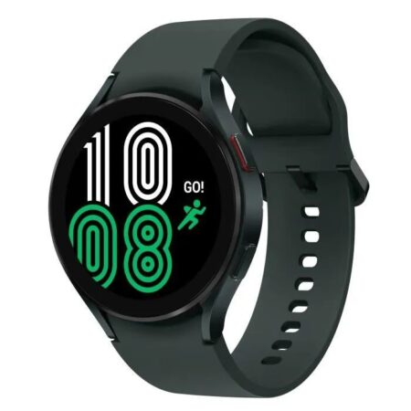 Die stilvolle grüne samsung galaxy watch 4 mit einem 44mm Gehäuse liegt auf einem modernen Schreibtisch.