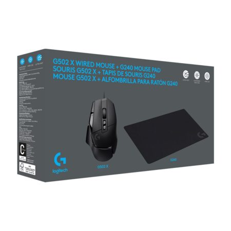 Die schwarze Logitech G502 X gamer maus liegt auf dem flachen schwarzen G240 Stoff-Mauspad auf einem Gaming-Schreibtisch.