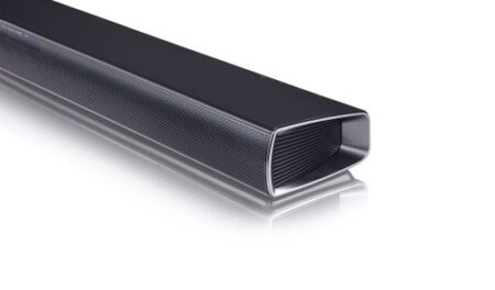 Lg sj2 2.1 bluetooth soundbar 160w kraftvoll mit kabellosem Subwoofer unter einem Fernseher im modernen Wohnzimmer Setup