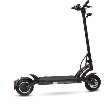 Ein robuster io hawk legend E-Scooter in der Seitenansicht, bereit für den Einsatz auf einem unebenen Waldweg.
