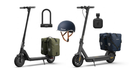 Ein robuster ortlieb back-roller montiert am Gepäckträger eines Fahrrads, ideal für den trockenen Transport von Gepäck auf langen Radtouren.