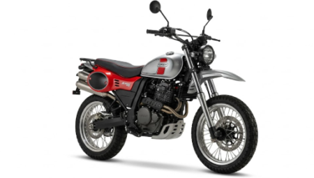 Mash X-Ride 650 Adventure Motorrad 2026 in modernem Enduro Design auf Straßenuntergrund