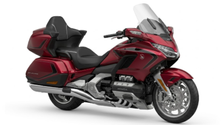 Honda Gold Wing GL1800 Tourenmotorrad Modell 2026 in moderner schwarzer Ausführung auf einer Straße.