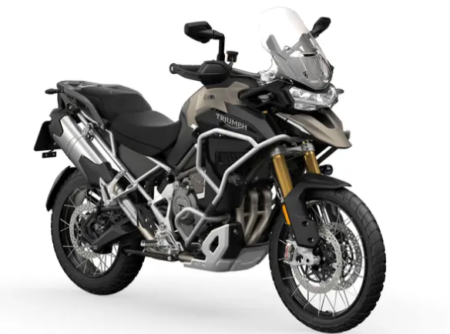 Triumph Tiger 1200 Explorer Reiseenduro 2026 in moderner Touring-Ausführung auf weißem Hintergrund