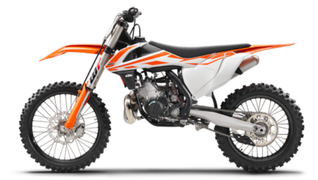 KTM 250 SX-F Motocross Motorrad in orange und weiß auf einer Offroad-Rennstrecke