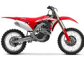 Honda CRF250R Motocross Motorrad auf einer Offroad Rennstrecke mit sportlichem Design