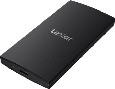 Lexar SL300 externe SSD 2TB in Schwarz kompakt und tragbar auf einem modernen Schreibtisch mit Laptop und Zubehör
