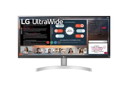 Ein eleganter weißer lg 29wn600-w UltraWide Monitor mit silbernem Standfuß auf einem hellen Schreibtisch.