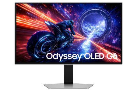 Der samsung odyssey g6 Gaming Monitor in Silber zeigt eine flüssige Rennszene.