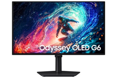 Ein schlanker silber-schwarzer Samsung Odyssey OLED G6 Gaming-Monitor mit leuchtender RGB-Beleuchtung auf der Rückseite.
