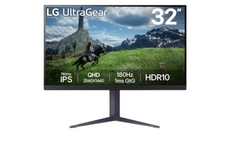 Ein schwarzer lg 32gs85q-b Gaming-Monitor mit schmalem Rahmen und höhenverstellbarem Fuß.