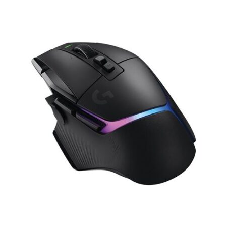 Die moderne Logitech G502 X Plus Lightspeed kabellose gamer maus mit aktiver RGB-Beleuchtung auf einem Gaming-Schreibtisch.