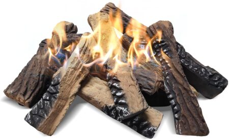 Dekoratives kamin-keramikholzset 10-teilig aus Keramik mit rustikaler Holzoptik für realistische Kamin-Dekoration im Innenbereich.