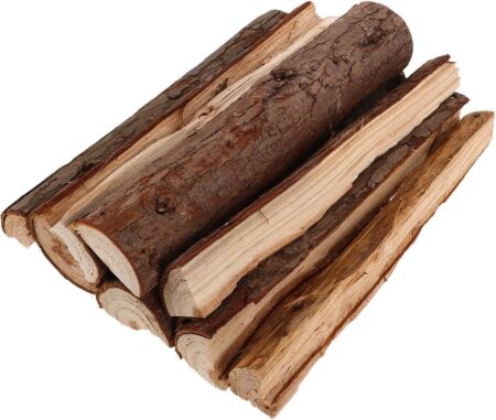 Dekorative kamin holzscheite im 10er Set in rustikaler Holzoptik für sichere und stilvolle Wohnraum- und Festtagsdekoration ohne echtes Feuer im Kamin.