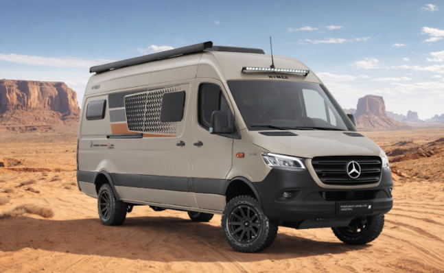 Der Hymer Grand Canyon S 2026 Campervan steht modern im Gelände und zeigt das kompakte Design der hymer grand canyon s 2026 für komfortable Reisen.