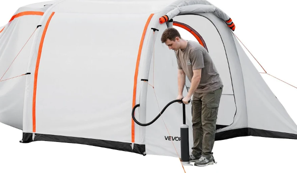 Aufblasbares Heckklappenzelt VEVOR an einem Fahrzeug montiert und aufgeblasen für zusätzlichen Camping-Wohnraum im Outdoor-Einsatz.