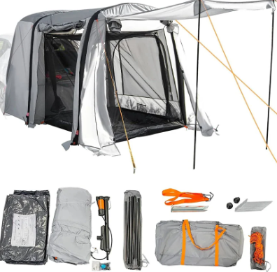 Ein vielseitiges aufblasbares vorzelt für wohnmobile, das an einem modernen Camper befestigt ist und zusätzlichen Wohnraum im Grünen bietet.