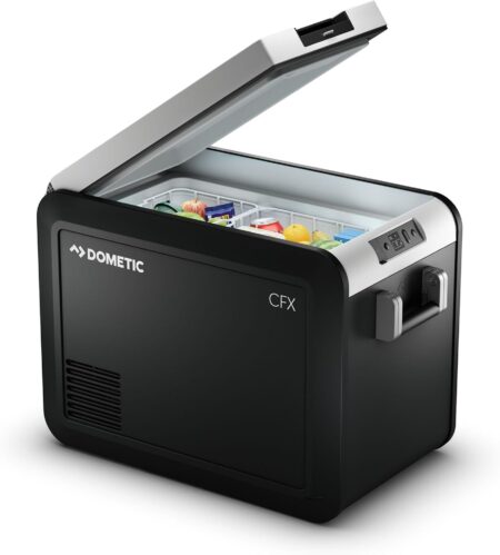 Dometic CFX3 und CFX5 Kompressor-Kühlbox als tragbarer Kühlschrank für Auto, Camping und Wohnmobil mit 12/24 Volt sowie 100 bis 240 Volt Anschluss.