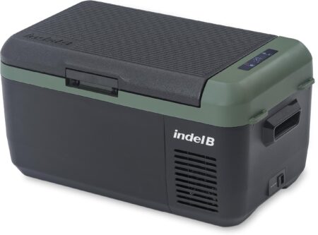 Indel B ITB32 Kompressor-Kühlbox mit 32 Litern für Auto, Wohnmobil und Lkw mit 12/24-Volt-Anschluss und digitaler Temperatursteuerung.